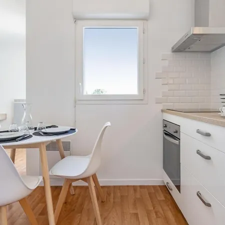 Nice Flat W Balcony And Garage In 5 Min To The Beach - Welkeys Vannes