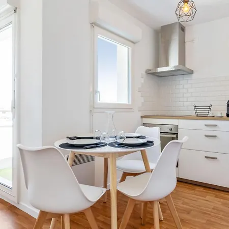 Nice Flat W Balcony And Garage In 5 Min To The Beach - Welkeys *